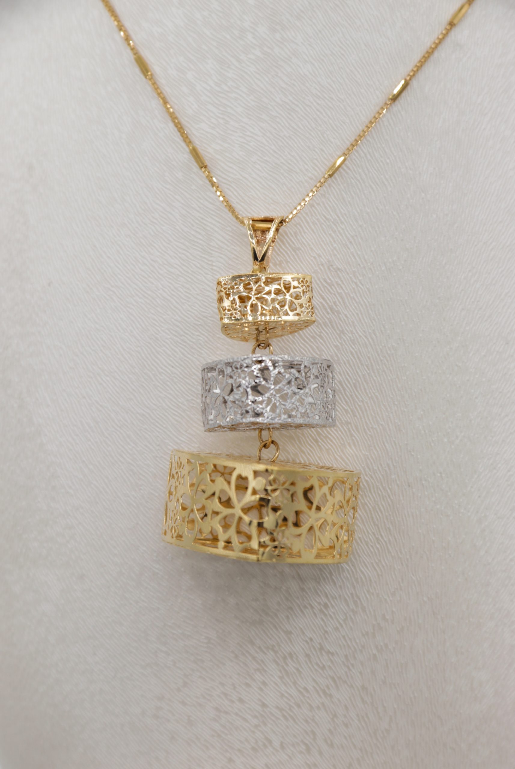 IMG_7086 copy آویز طلا سه بعدی - Image 1