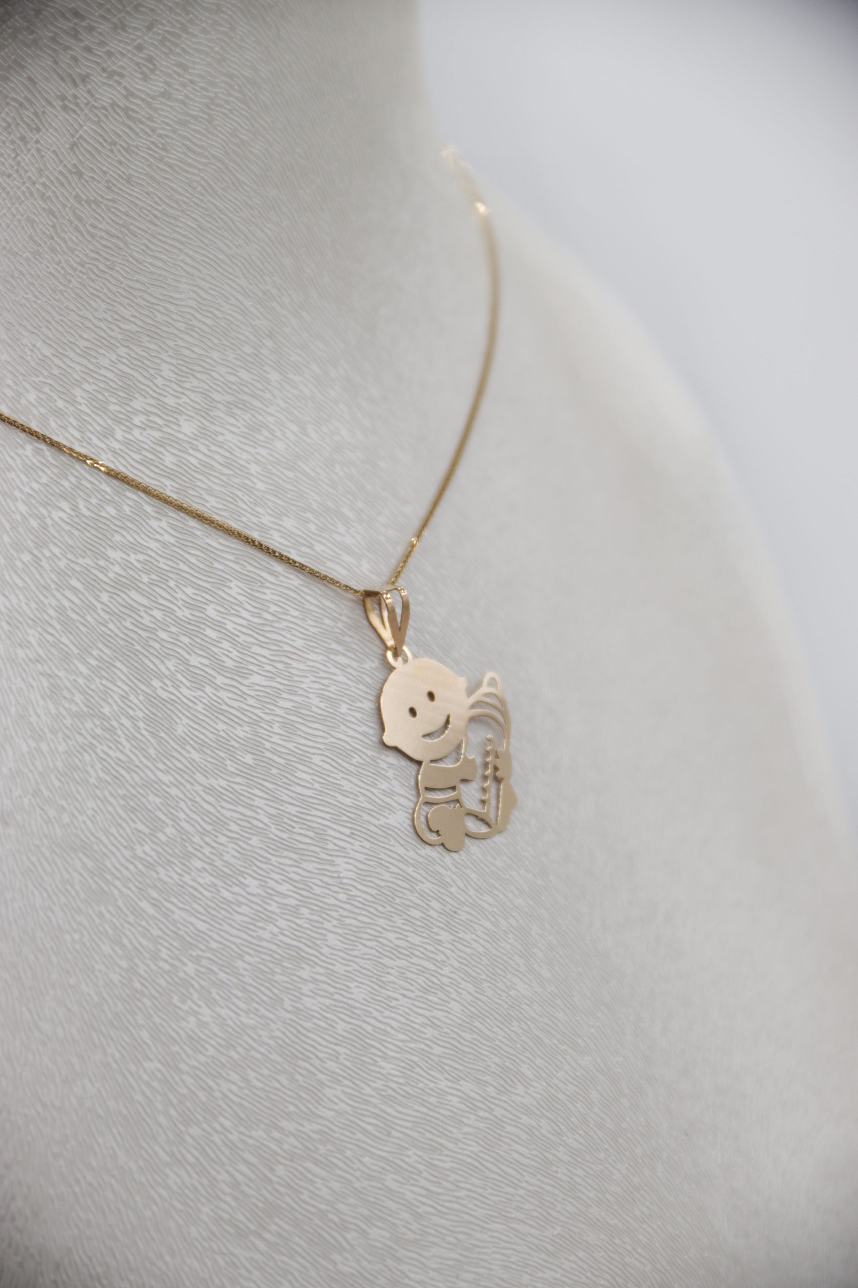 IMG_7150 copy آویز طلا لیزری طرح نوزاد - Image 1