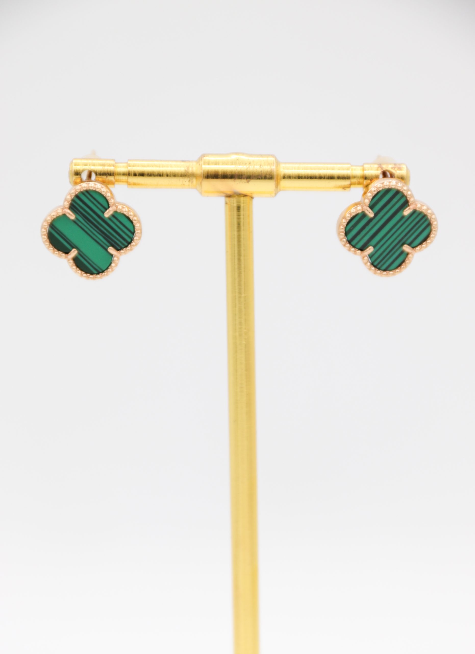 IMG_7282 copy گوشواره میخی ونکلیف سنگ سبز - Image 1