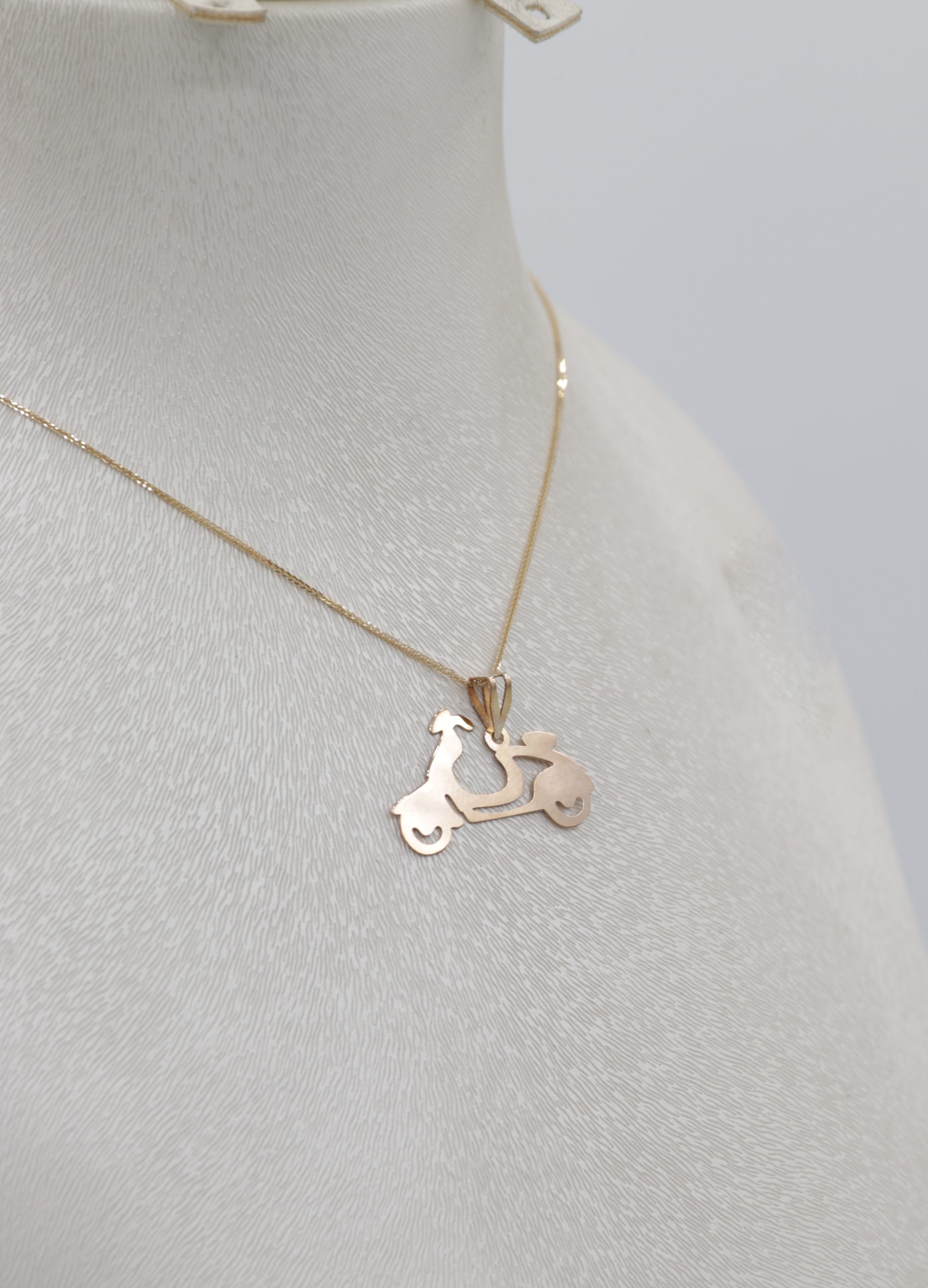 IMG_7447 copy آویز طلا لیزری طرح موتور - Image 1