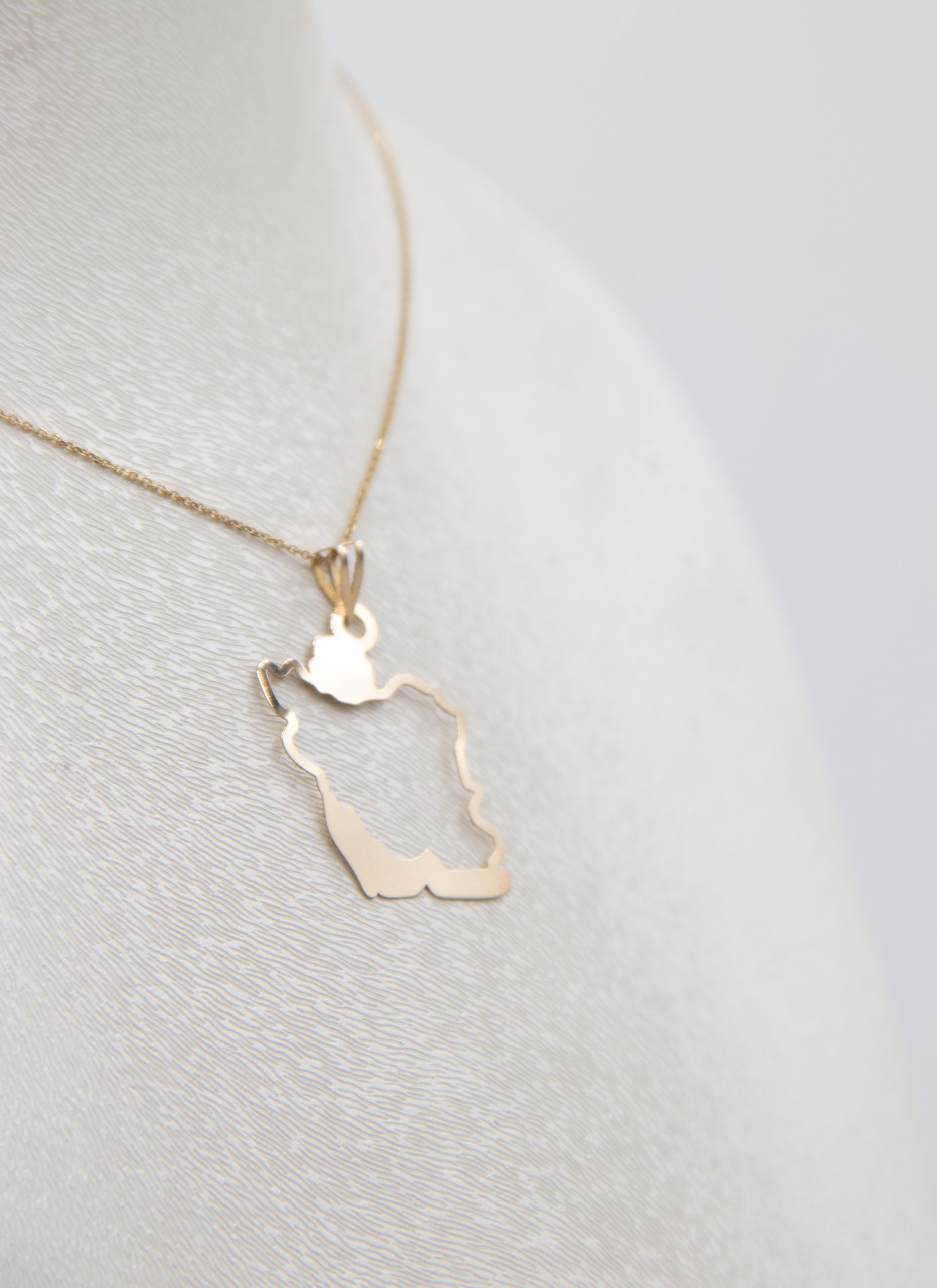 IMG_7552 copy آویز طلا نقشه ایران توخالی - Image 1