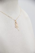 آویز طلا لیزری طرح دختر