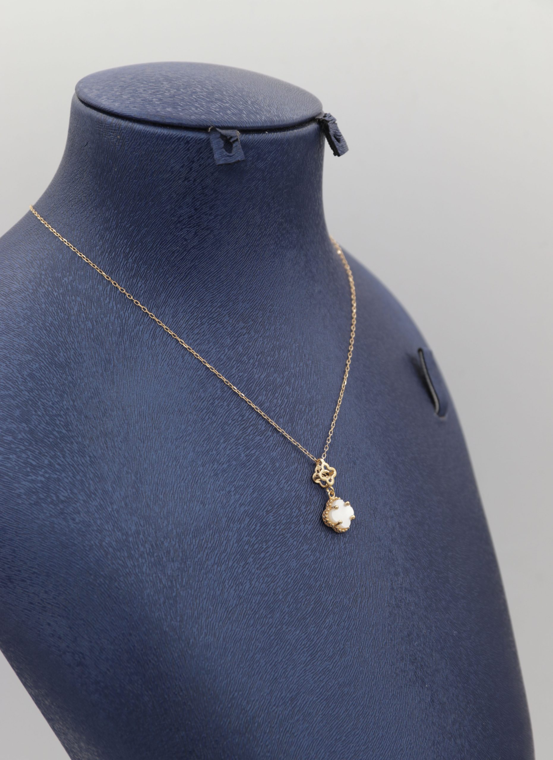 IMG_8011 copy گردنبند ونکلیف سنگ سفید - Image 1